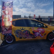 『アイマス』合同ライブ「MOIW2025」に“アイ”が集まる！「のぼり」や「痛車」など会場周辺施策をレポート