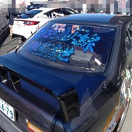 『アイマス』合同ライブ「MOIW2025」に“アイ”が集まる！「のぼり」や「痛車」など会場周辺施策をレポート