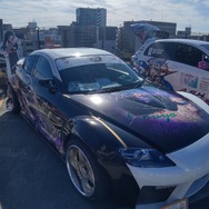 『アイマス』合同ライブ「MOIW2025」に“アイ”が集まる！「のぼり」や「痛車」など会場周辺施策をレポート