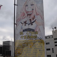 『アイマス』合同ライブ「MOIW2025」に“アイ”が集まる！「のぼり」や「痛車」など会場周辺施策をレポート