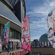 『アイマス』合同ライブ「MOIW2025」に“アイ”が集まる！「のぼり」や「痛車」など会場周辺施策をレポート