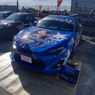 『アイマス』合同ライブ「MOIW2025」に“アイ”が集まる！「のぼり」や「痛車」など会場周辺施策をレポート