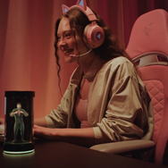 美少女や『LoL』伝説プレイヤーがゲーミングライフをサポート！？Razerの卓上AIコンパニオンが近未来的