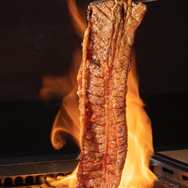 『龍が如く』冴島大河「焼かれてこそ価値がある」あのホルモンが食べられる！ 店舗限定メニューが焼肉ライクに登場ー店名も「神室町昭和通り店」に期間限定で変更