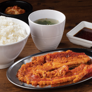 『龍が如く』冴島大河「焼かれてこそ価値がある」あのホルモンが食べられる！ 店舗限定メニューが焼肉ライクに登場ー店名も「神室町昭和通り店」に期間限定で変更