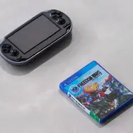 「PS」歴代ハード7機がミニチュア化！ポケステや『みんゴル』『ブラボ』ほか、コントローラーを握れる手など豪華セット