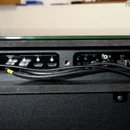 独自の溝でケーブルをひとまとめに整理可能 独自の溝でケーブルをひとまとめに整理可能