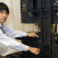 背面の取り回しが容易な点は「YRS-1100」の魅力の1つ 背面の取り回しが容易な点は「YRS-1100」の魅力の1つ