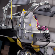 自分好みの空間を演出！『アークナイツ：エンドフィールド』より「イヴォンヌ」が、ディスプレイに囲まれて座る姿で立体化