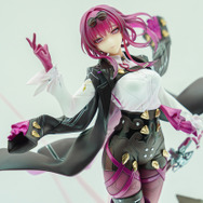 制服姿が眩しい「ホタル」に抜刀姿の「星見雅」、神秘的な「コロンビーナ」など、HoYoverse作品の人気キャラフィギュアが勢揃い【WF2026冬】