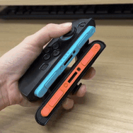 スイッチ2を片手で操作！ユニバーサルな設計を採用し、“ながらプレイ”にも対応した「Joy-Con 2」用アタッチメントが限定販売