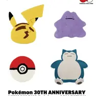 カビゴンが部屋で寝ているみたい！『ポケモン』キュートなピカチュウのおしりデザインなど、ラグマット全4種が抽選販売