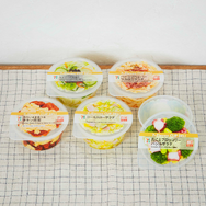 「セブン‐イレブン」人気商品をグッズ化した「Happyくじ」が3月13日発売！巨大なからあげ棒ぬいぐるみや、“金”シリーズのブランケットなどユニーク