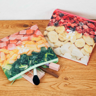 「セブン‐イレブン」人気商品をグッズ化した「Happyくじ」が3月13日発売！巨大なからあげ棒ぬいぐるみや、“金”シリーズのブランケットなどユニーク