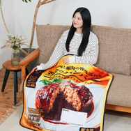 「セブン‐イレブン」人気商品をグッズ化した「Happyくじ」が3月13日発売！巨大なからあげ棒ぬいぐるみや、“金”シリーズのブランケットなどユニーク