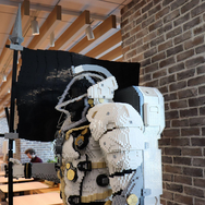 コジプロの創造はここから生まれる！「コジマプロダクション」スタジオ潜入レポート。ルーデンスからカフェテリアまで、オフィスなのに世界観作り込みがスゴい【特集】