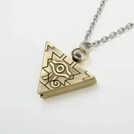 「遊戯王」新作コラボアイテムのこだわりが凄い！「千年パズル」懐中時計はじめ、遊戯と海馬の象徴的な要素を盛り込んだブーツなど全5商品