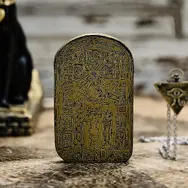 「遊戯王」新作コラボアイテムのこだわりが凄い！「千年パズル」懐中時計はじめ、遊戯と海馬の象徴的な要素を盛り込んだブーツなど全5商品