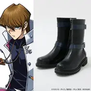 「遊戯王」新作コラボアイテムのこだわりが凄い！「千年パズル」懐中時計はじめ、遊戯と海馬の象徴的な要素を盛り込んだブーツなど全5商品