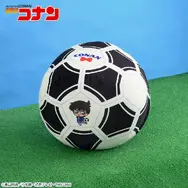 「名探偵コナン」30周年記念の小さくなった「江戸川コナン」フィギュアほか、注目のアイテム多数！“アポトキシン”クッションなどユニークな雑貨も