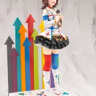 『アイマス』20周年の“最高傑作”！「天海春香」スターピースメモリーズ衣装フィギュアが予約開始ー背景には矢印、台座にたくさんの星をデザイン