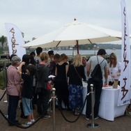 太陽の下、ニンテンドーDSでスケッチ大会-オーストラリアのユニークイベント