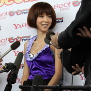 ほしのあきさんが「Yahoo!モバゲー」のクリスマスを盛り上げる