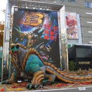 新宿東口に原寸大の雷狼竜ジンオウガが出現