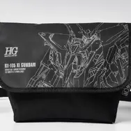「Ξガンダム」が光を反射して輝く！メッセンジャーバッグが、メンズファッション誌「smart 2026年7月号」の特別付録に