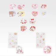 「リルアラモード」新作一番くじの全ラインナップ公開！ムースたち4人のマスコットや、お顔の刺繍が可愛いポーチなどを展開