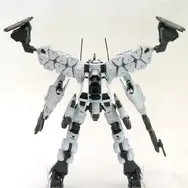 『アーマード・コア』より「ラインアーク ホワイト・グリント＆V.O.Bセット」が再生産！塗装しやすい通常成型色に変更