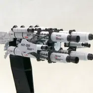 『アーマード・コア』より「ラインアーク ホワイト・グリント＆V.O.Bセット」が再生産！塗装しやすい通常成型色に変更