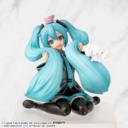 髪を持ち上げて…モフッ！「初音ミク×シナモロール‐もふっとVer.」フィギュアが可愛いープライズ向けに展開