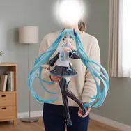 抱えるほどの圧巻サイズ！「初音ミク」が豆の素氏の描くパッケージイラストをもとに1/3スケールフィギュア化