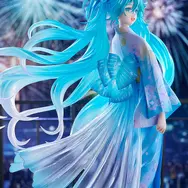 「初音ミク」が花火&ドローンショーのメインビジュアルで立体化！クリアパーツ使用のツインテールと大きく広がる帯が幻想的