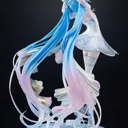 「初音ミク」がグッスマ最高峰ラインでスケールフィギュア化！オーロラコート加工やパール塗装、クリアパーツを組み合わせて美麗ビジュアルを再現