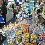 本編の映像はバーチャルボーイをカラーにしたような感じです。