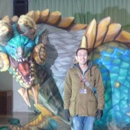 ディレクターの一瀬氏がジンオウガの胸元に立ち、撮影に協力してくれました。