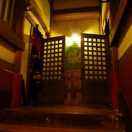 臨仙閣には秘湯と呼ばれる温泉があり、ユクモパスを持っている人は入浴も可能です。