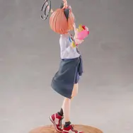 『ブルアカ』満面の笑みを浮かべる「ネル（制服）」が可愛すぎる！クレープ片手にピース、EXPO満喫のメモロビを1/7フィギュアで完全再現