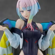 不敵な笑みが可愛い「サイバーパンク：エッジランナーズ」ルーシーのフィギュアが再販！ デイビッドのジャケットを手にした姿に、アニメの記憶が蘇る