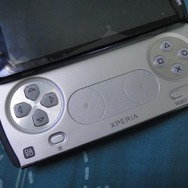『PlayStation Phone』の新たな本体写真がリーク、Xperiaのロゴも確認