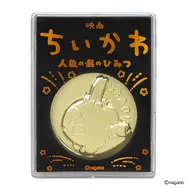 「映画ちいかわ 人魚の島のひみつ」記念メダルが新登場！ちいかわ＆島二郎など全5種、キラキラ箔押しのケース付き