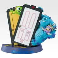 「モンスターズ・インク」新作一番くじが10月17日発売！A賞は、サリーやマイクたちがドアにぶら下がった姿で立体化