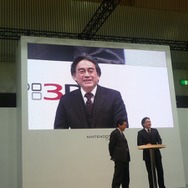 【Nintendo World 2011】岩田社長が助っ人で登場『nintendogs + cats』ステージプレゼン、新要素を訊く