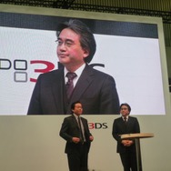 【Nintendo World 2011】岩田社長が助っ人で登場『nintendogs + cats』ステージプレゼン、新要素を訊く