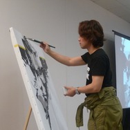 『MGS』のアートディレクター新川洋司による展示会が開催中、初日から多くのファンが駆けつける