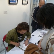 『MGS』のアートディレクター新川洋司による展示会が開催中、初日から多くのファンが駆けつける