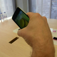 「Bop It!」はiPod touchのセンサーを用いてモーションゲームとしても遊べる 「Bop It!」はiPod touchのセンサーを用いてモーションゲームとしても遊べる