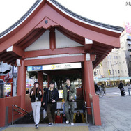 【浅草】おお～っ！なんとかっこいい出口（入口）。浅草っぽ～い！ 【浅草】おお～っ！なんとかっこいい出口（入口）。浅草っぽ～い！